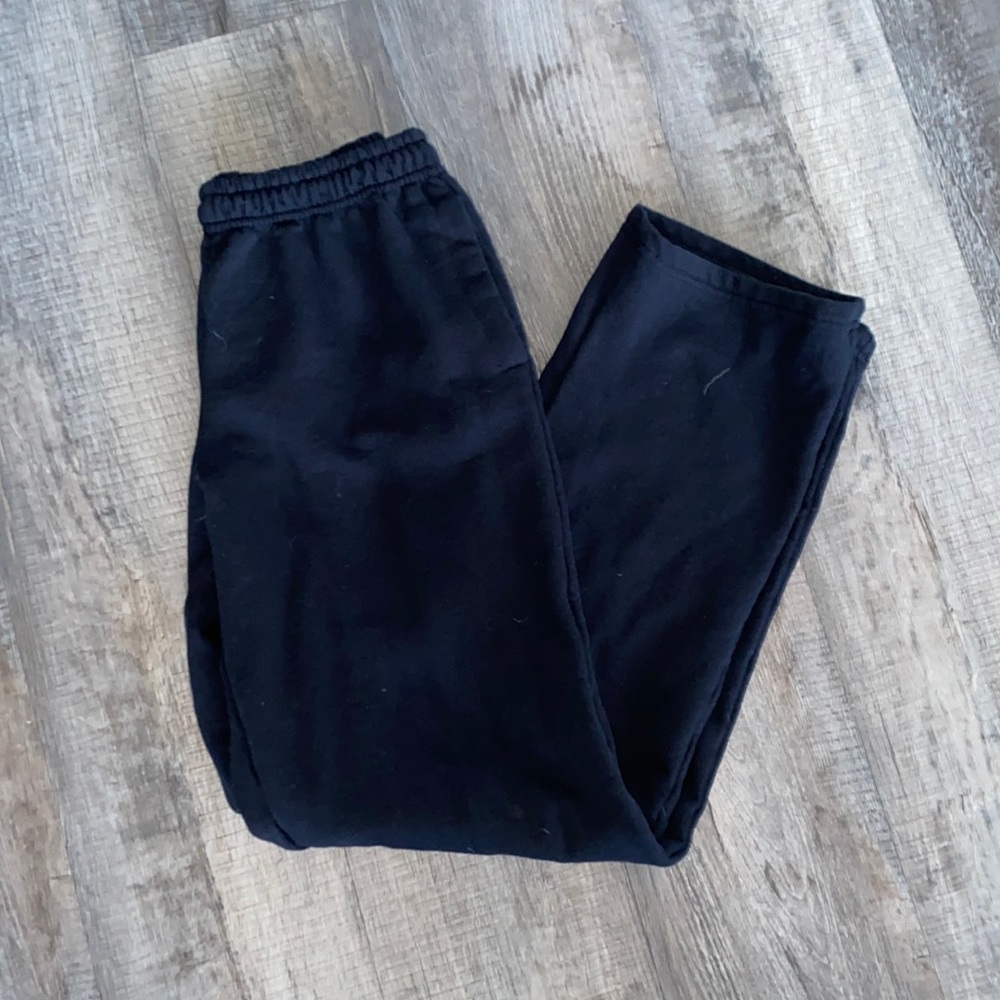 Black Gildan sweats